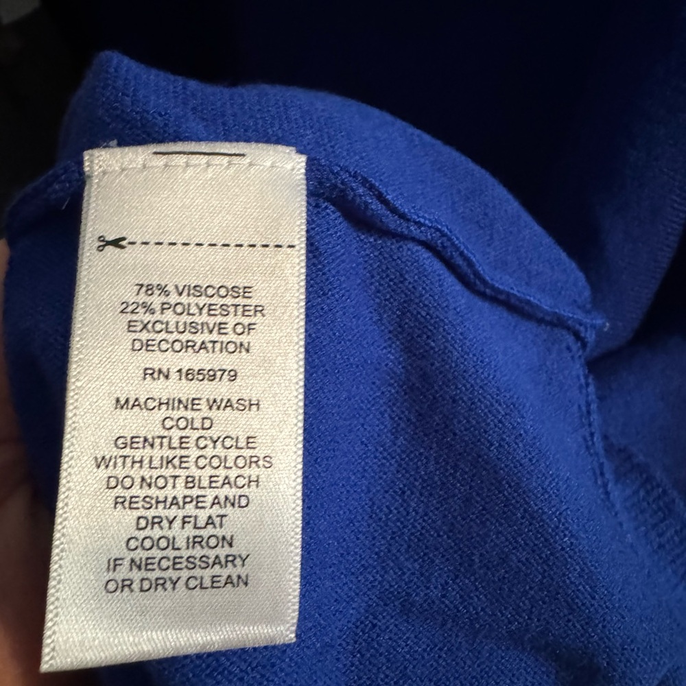 Cable & Gauge Women’s Plus Royal Blue Sweater with Button Details 3X - Picture 5 of 7